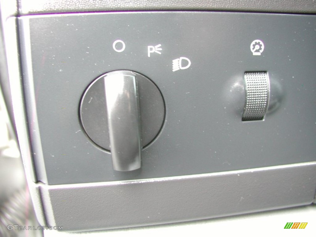 2006 Ford F350 Super Duty XLT Regular Cab 4x4 Controls Photo #62999969