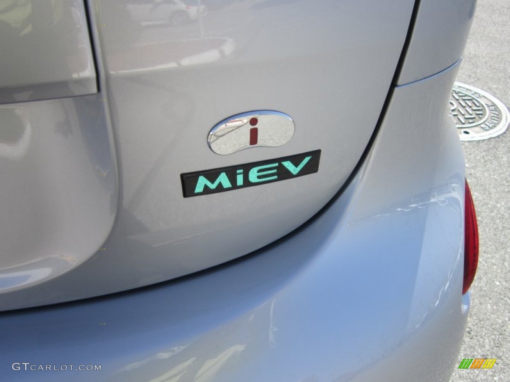 2012 Mitsubishi i-MiEV ES Marks and Logos Photos