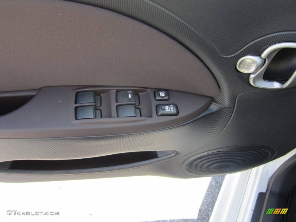 2012 Mitsubishi i-MiEV SE Controls Photo #63002819