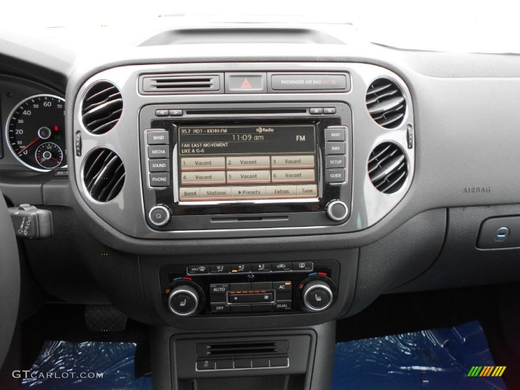 2012 Tiguan SEL - Deep Black Metallic / Black photo #17