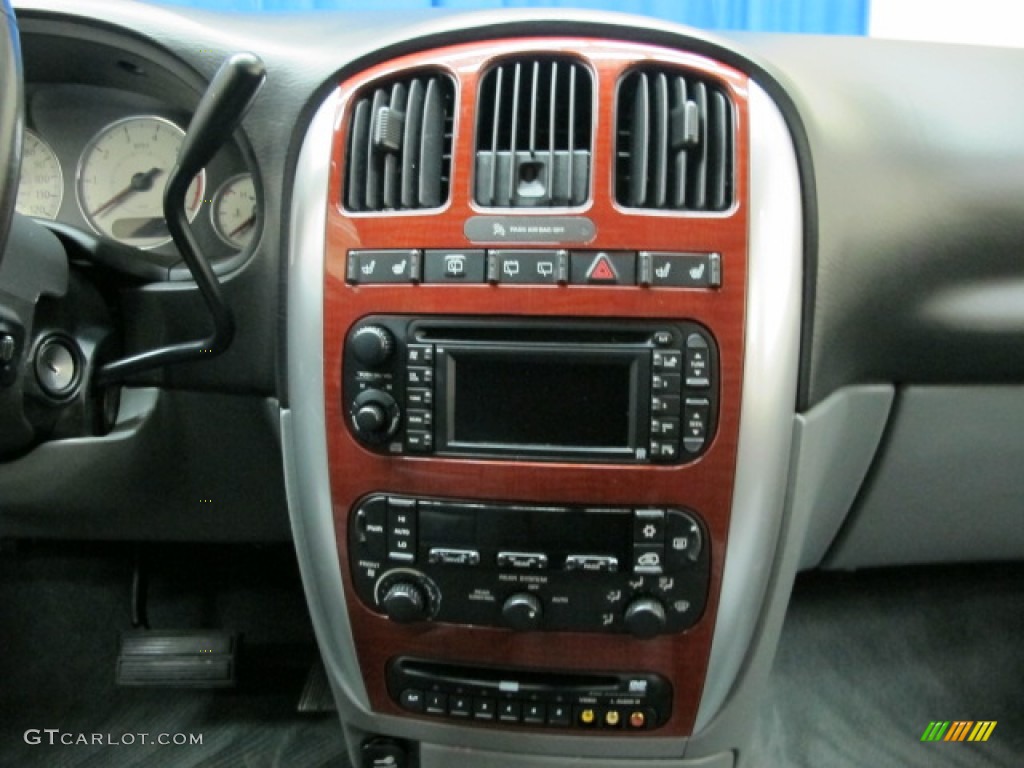 2006 Chrysler Town & Country Limited Controls Photo #63011282