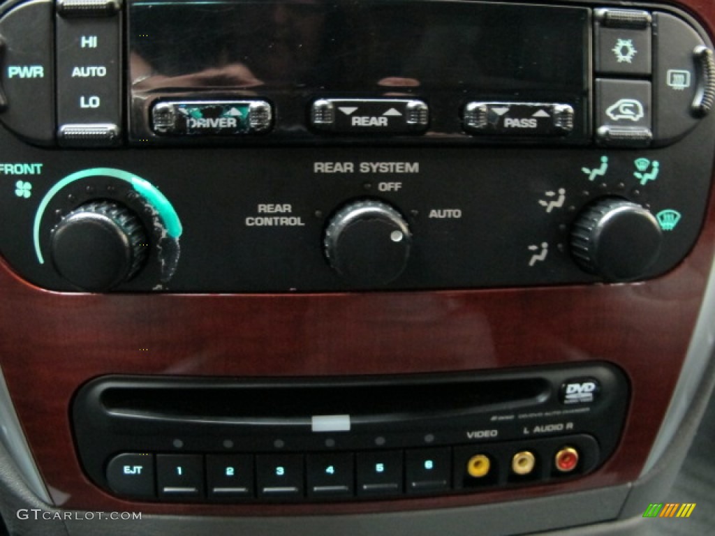 2006 Chrysler Town & Country Limited Controls Photo #63011321
