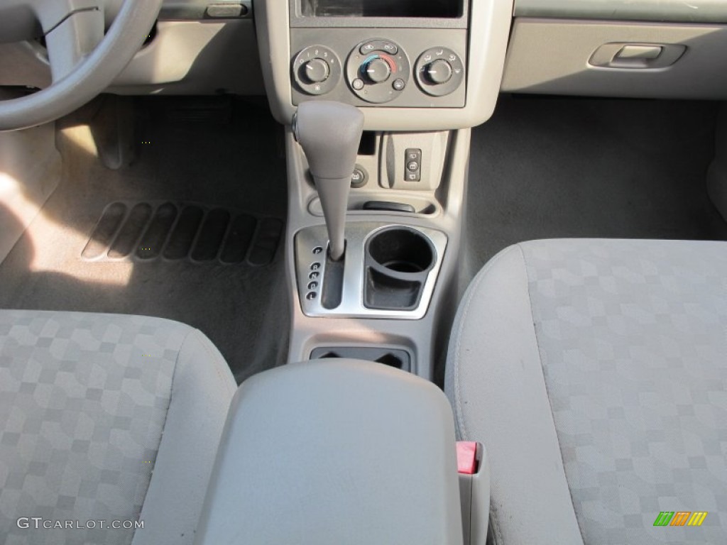 2005 Malibu Maxx LS Wagon - White / Gray photo #13