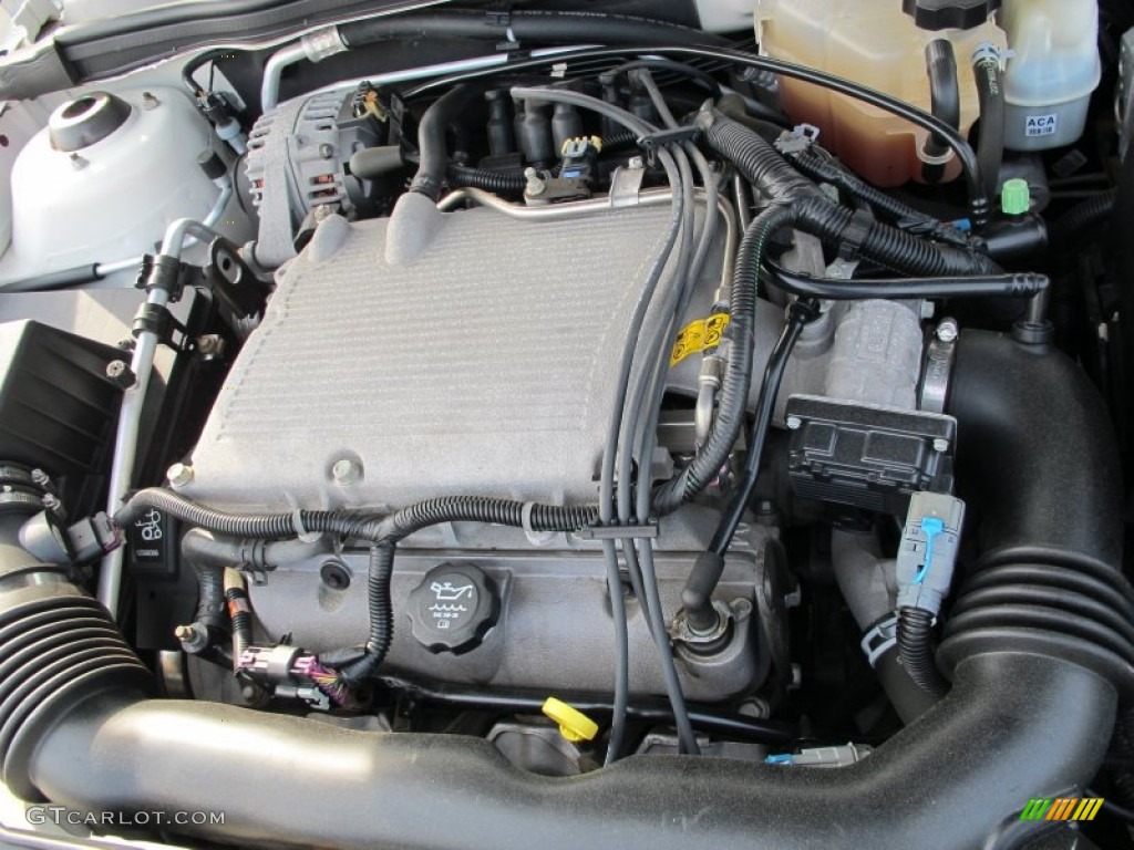 2005 Malibu Maxx LS Wagon - White / Gray photo #15