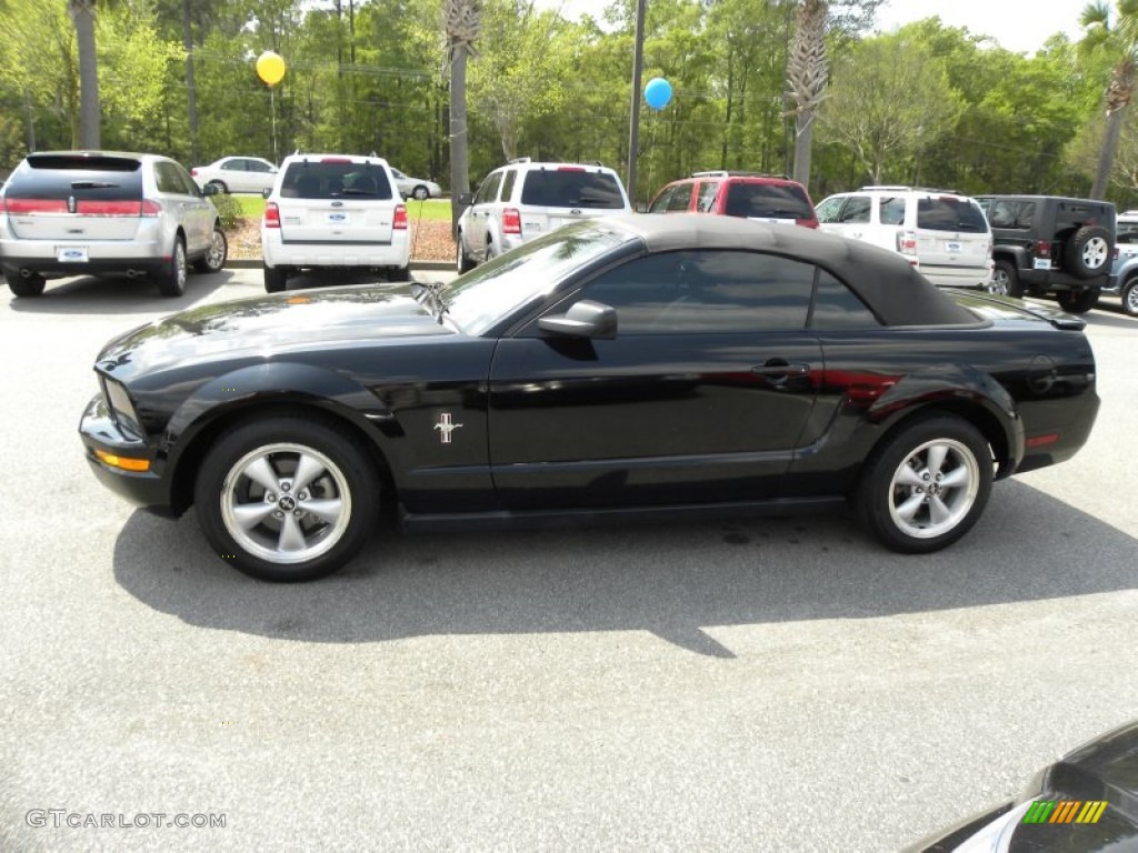 2007 Mustang V6 Premium Convertible - Black / Light Graphite photo #2
