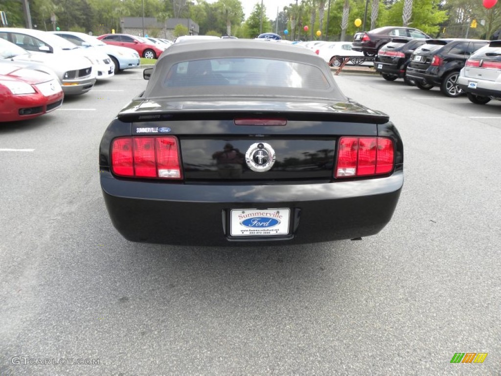 2007 Mustang V6 Premium Convertible - Black / Light Graphite photo #13