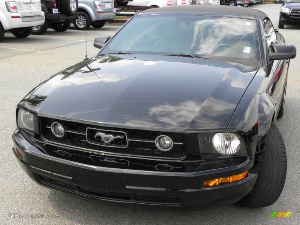 2007 Mustang V6 Premium Convertible - Black / Light Graphite photo #18