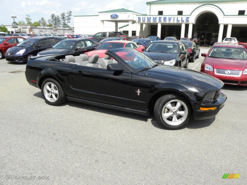 2007 Mustang V6 Premium Convertible - Black / Light Graphite photo #28