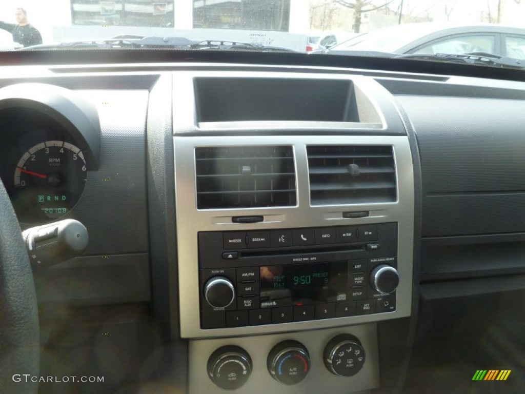 2011 Dodge Nitro Heat 4x4 Controls Photo #63019603
