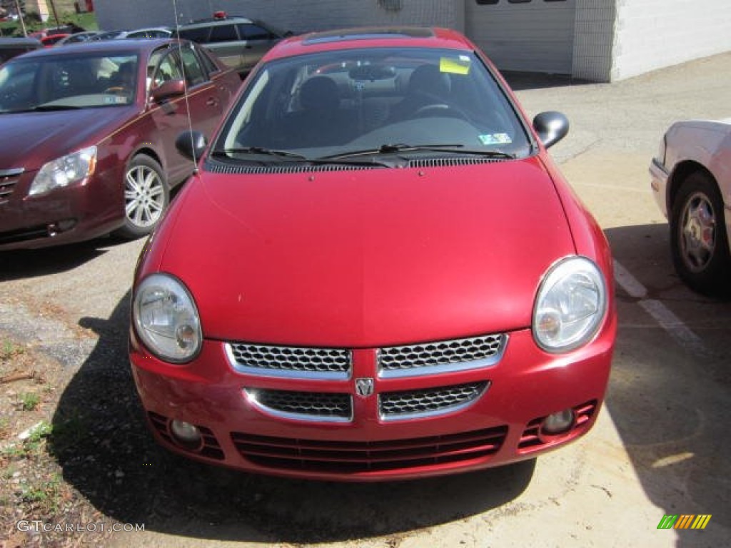 2005 Neon SXT - Blaze Red Crystal Pearlcoat / Dark Slate Gray photo #2