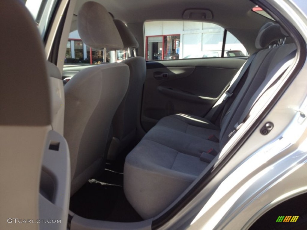 2009 Corolla LE - Classic Silver Metallic / Ash photo #10