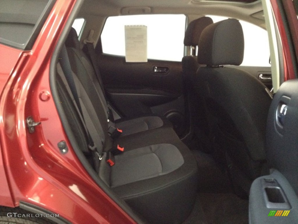 2011 Rogue SV AWD - Cayenne Red / Black photo #9