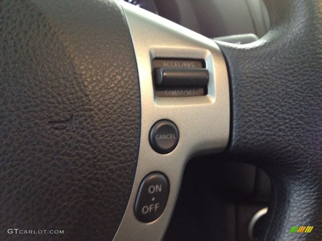 2011 Rogue SV AWD - Cayenne Red / Black photo #21