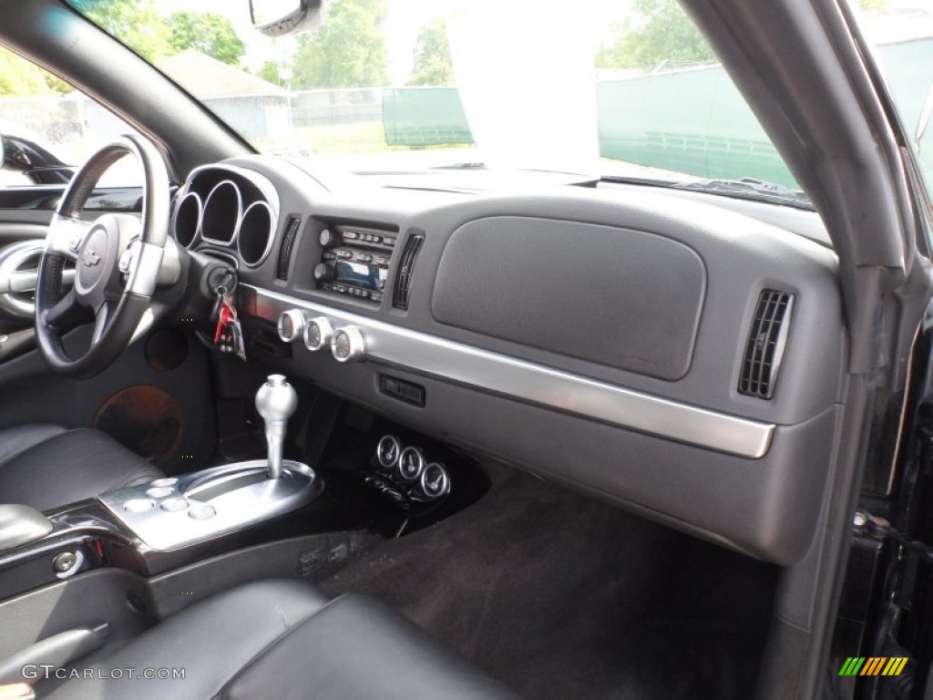 2006 Chevrolet SSR Standard SSR Model Ebony Dashboard Photo #63028359