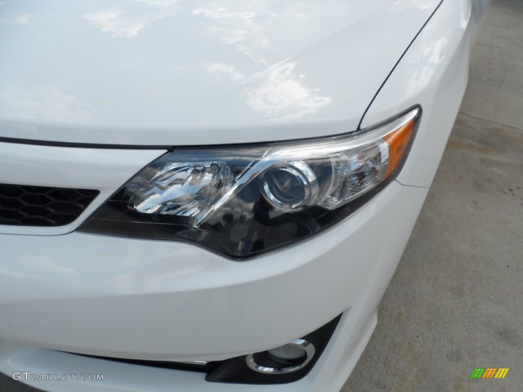 2012 Camry SE V6 - Super White / Black photo #9