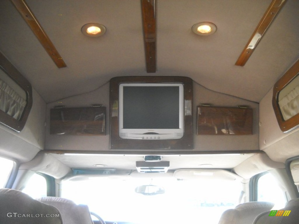 2005 Express 1500 Passenger AWD Conversion Van - Dark Green Metallic / Neutral photo #14