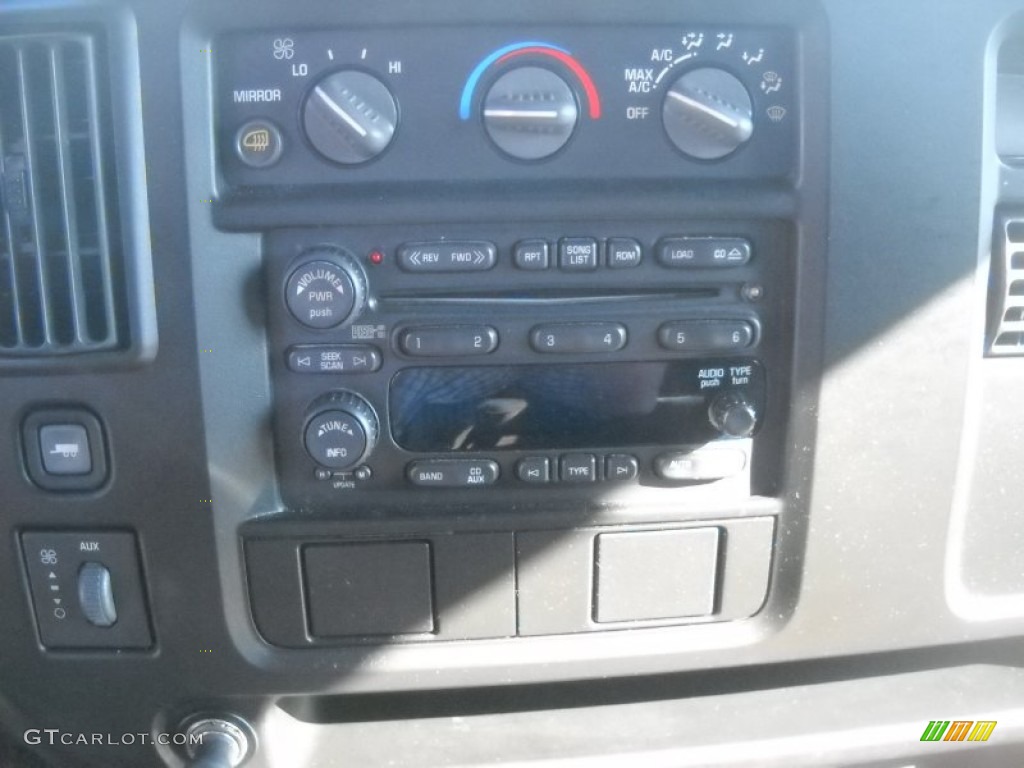 2005 Express 1500 Passenger AWD Conversion Van - Dark Green Metallic / Neutral photo #18