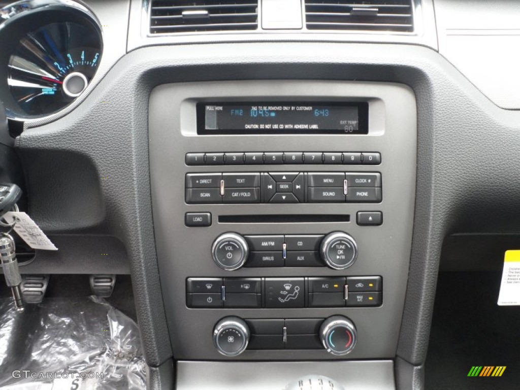 2013 Ford Mustang GT Coupe Controls Photo #63039456