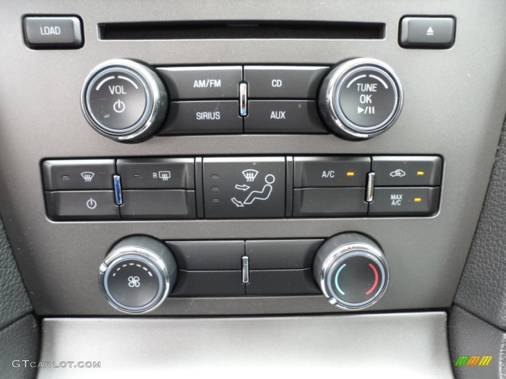 2013 Ford Mustang GT Coupe Controls Photo #63039475