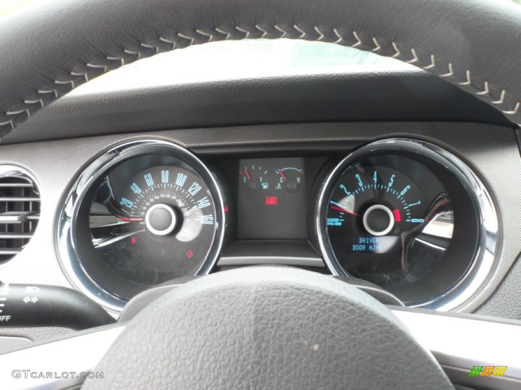 2013 Ford Mustang GT Coupe Gauges Photo #63039501