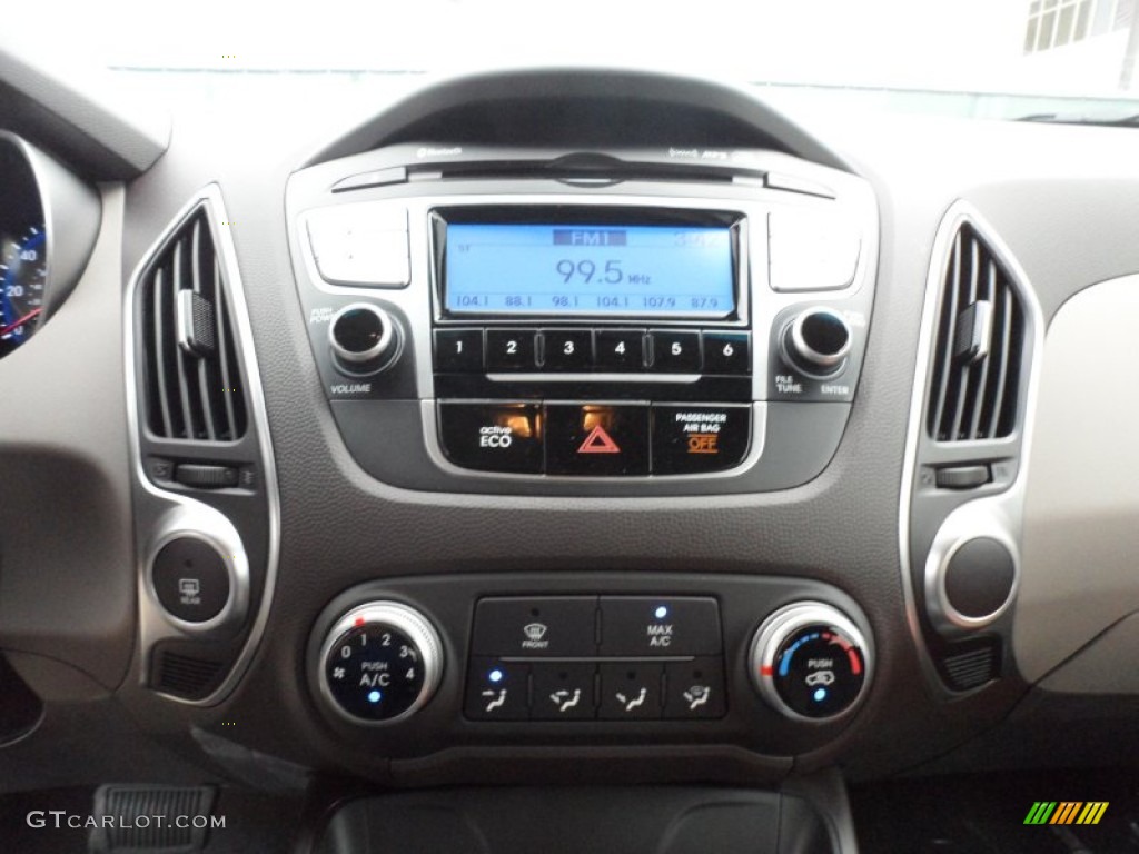 2012 Tucson GLS - Cotton White / Taupe photo #30