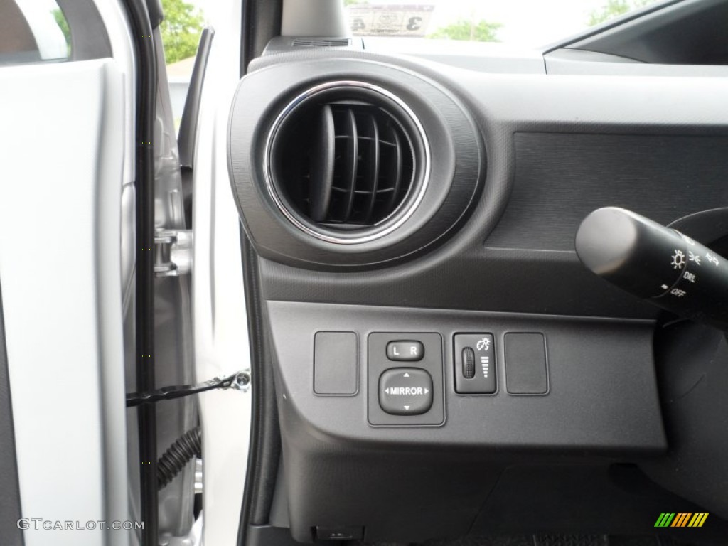 2012 Toyota Prius c Hybrid Three Controls Photo #63042921