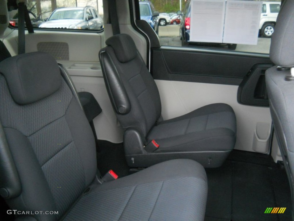 2010 Grand Caravan SXT - Bright Silver Metallic / Dark Slate Gray/Light Shale photo #19