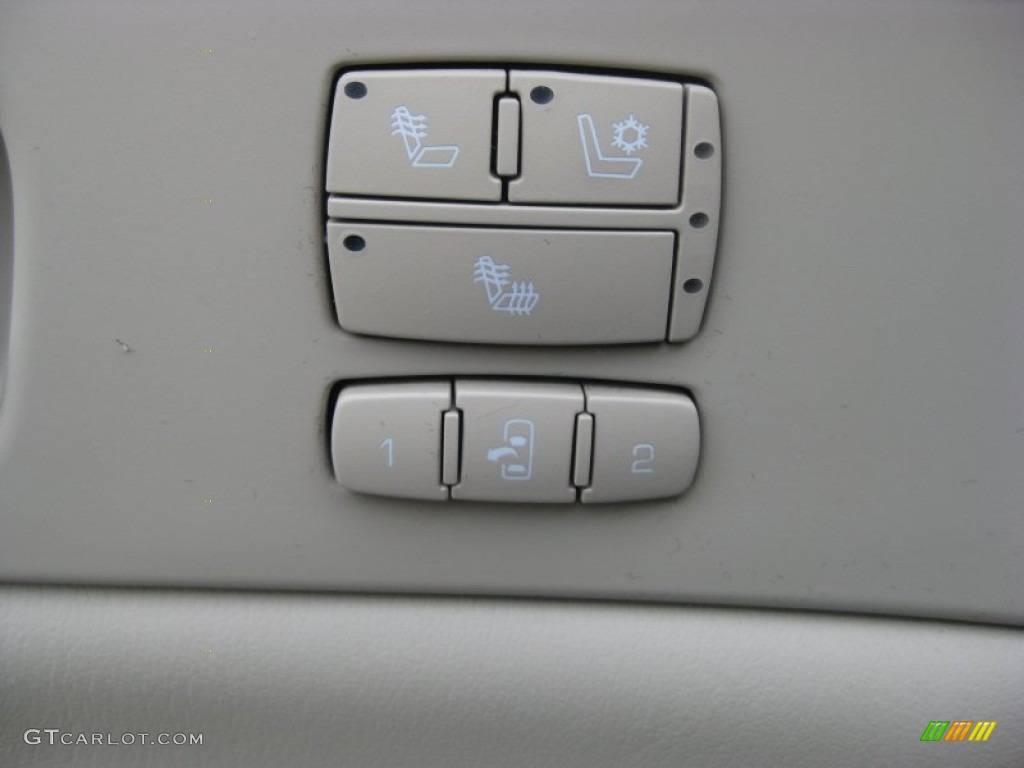 2006 Cadillac DTS Standard DTS Model Controls Photo #63047647