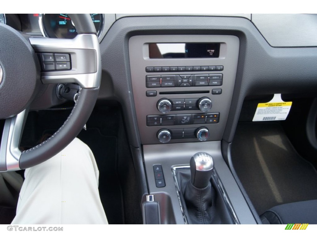 2013 Ford Mustang GT Coupe Controls Photo #63048655