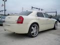 Cool Vanilla - 300 C HEMI Photo No. 4