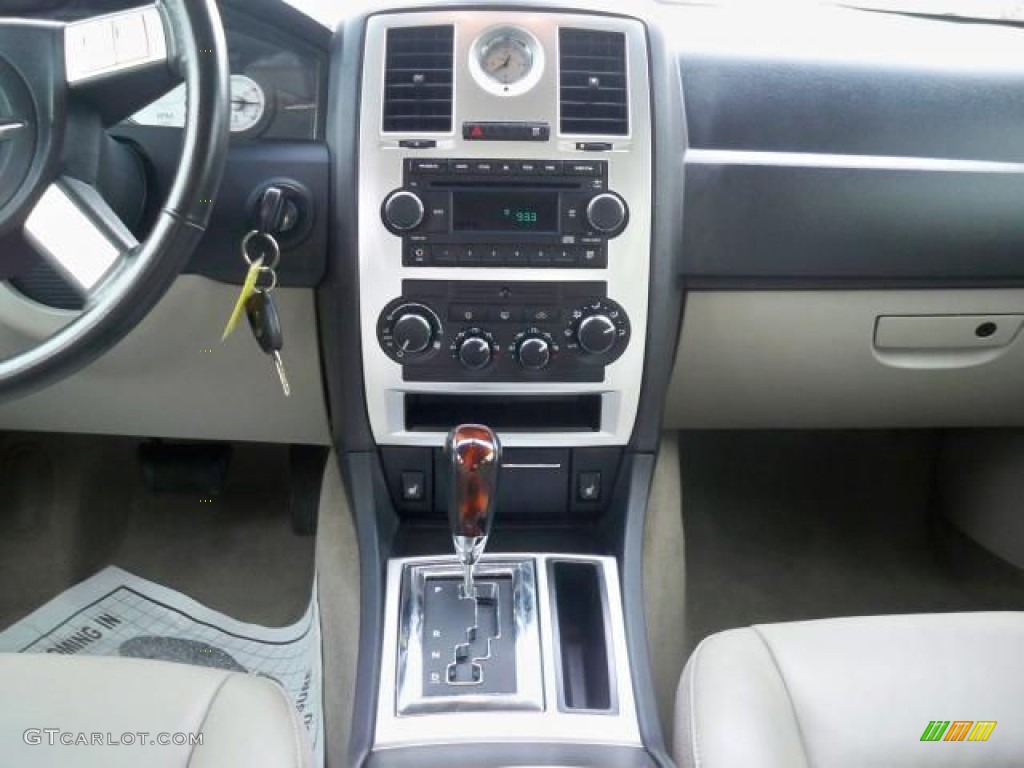 2006 Chrysler 300 C HEMI Controls Photo #63055690