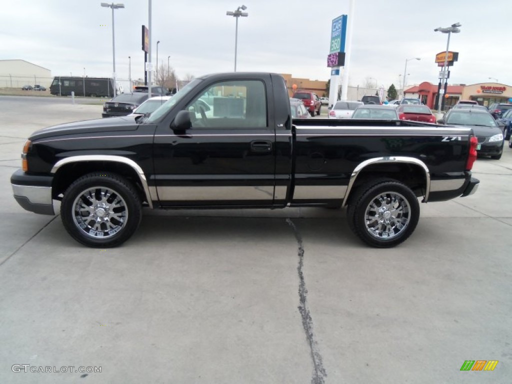 2004 Silverado 1500 LS Regular Cab 4x4 - Black / Dark Charcoal photo #6