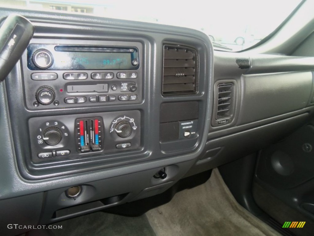 2004 Silverado 1500 LS Regular Cab 4x4 - Black / Dark Charcoal photo #19