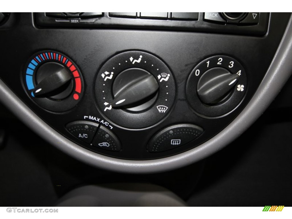 2003 Ford Focus SE Wagon Controls Photo #63078275