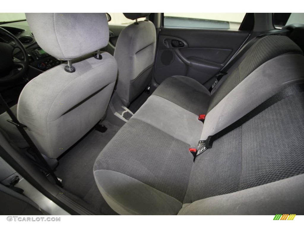 2003 Ford Focus SE Wagon Rear Seat Photos