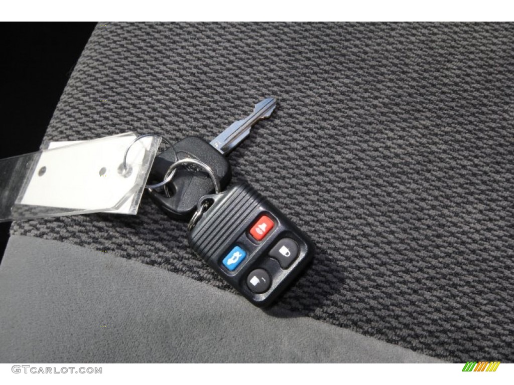 2003 Ford Focus SE Wagon Keys Photos