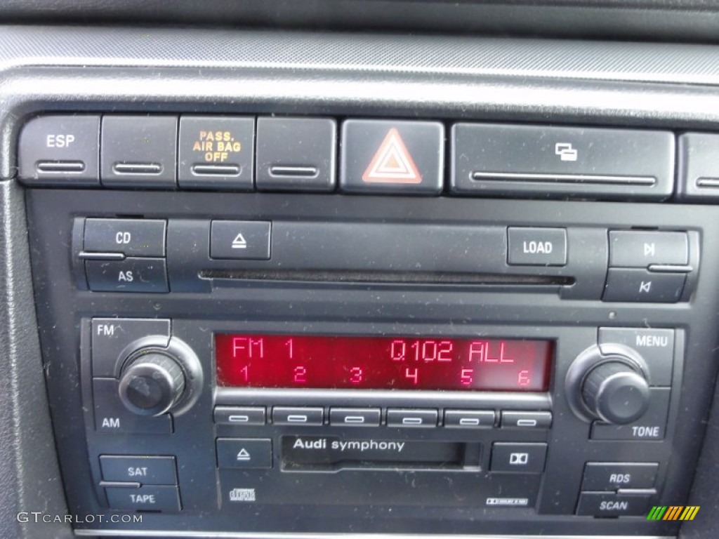 2005 Audi A4 2.0T quattro Sedan Audio System Photos