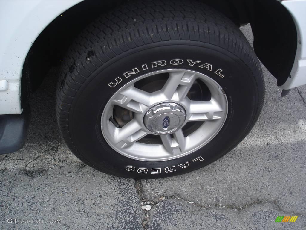 2004 Explorer XLT 4x4 - Oxford White / Midnight Grey photo #9