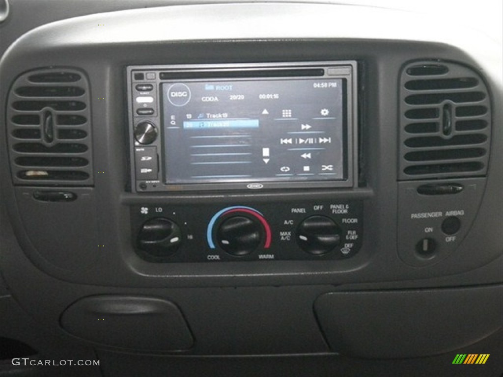 2003 F150 XLT SuperCab - Silver Metallic / Medium Graphite Grey photo #23