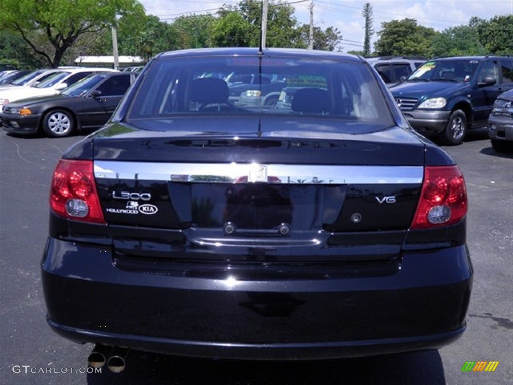2005 L Series L300 Sedan - Black Onyx / Black photo #9