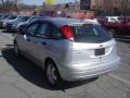 2005 CD Silver Metallic Ford Focus ZX5 SES Hatchback  photo #16