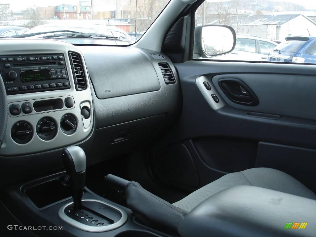 2006 Escape XLT V6 4WD - Titanium Green Metallic / Medium/Dark Flint photo #20