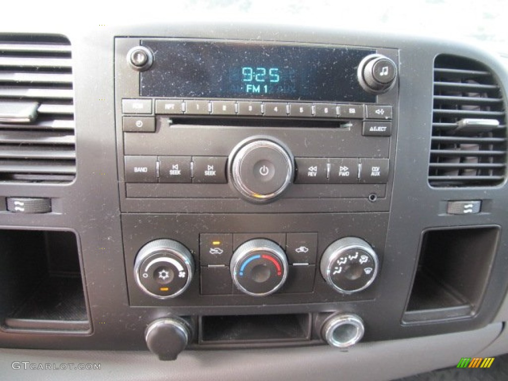 2007 Chevrolet Silverado 1500 LS Extended Cab 4x4 Controls Photo #63089369
