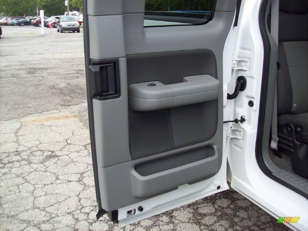 2006 F150 XLT SuperCab 4x4 - Oxford White / Medium/Dark Flint photo #16