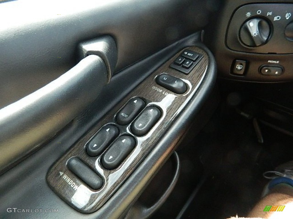 2002 Lincoln Blackwood Crew Cab Controls Photo #63096443