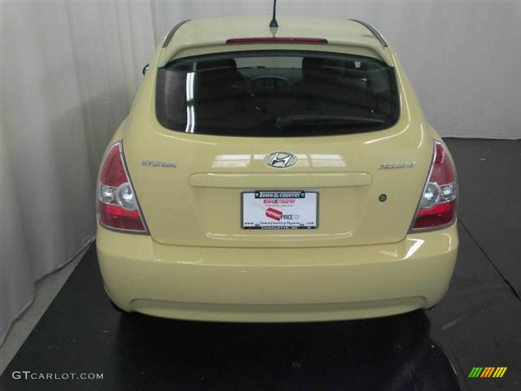2008 Accent SE Coupe - Mellow Yellow / Black photo #4