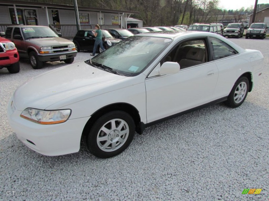 2002 Accord SE Coupe - Taffeta White / Ivory photo #10