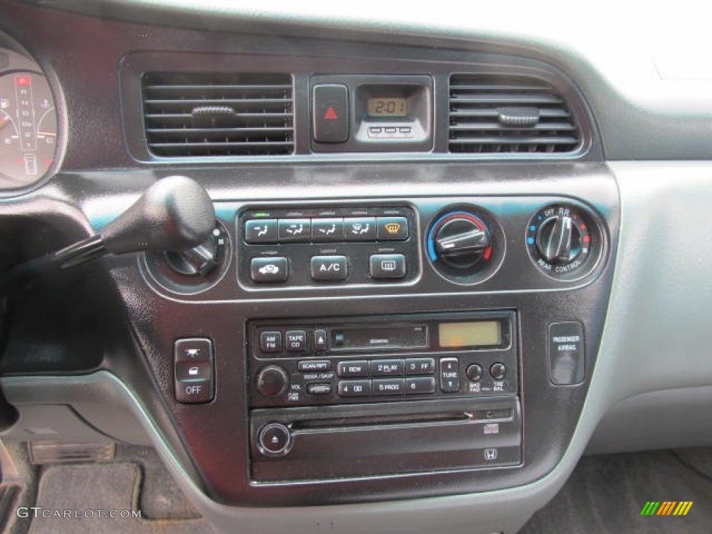 2003 Honda Odyssey LX Controls Photo #63107881