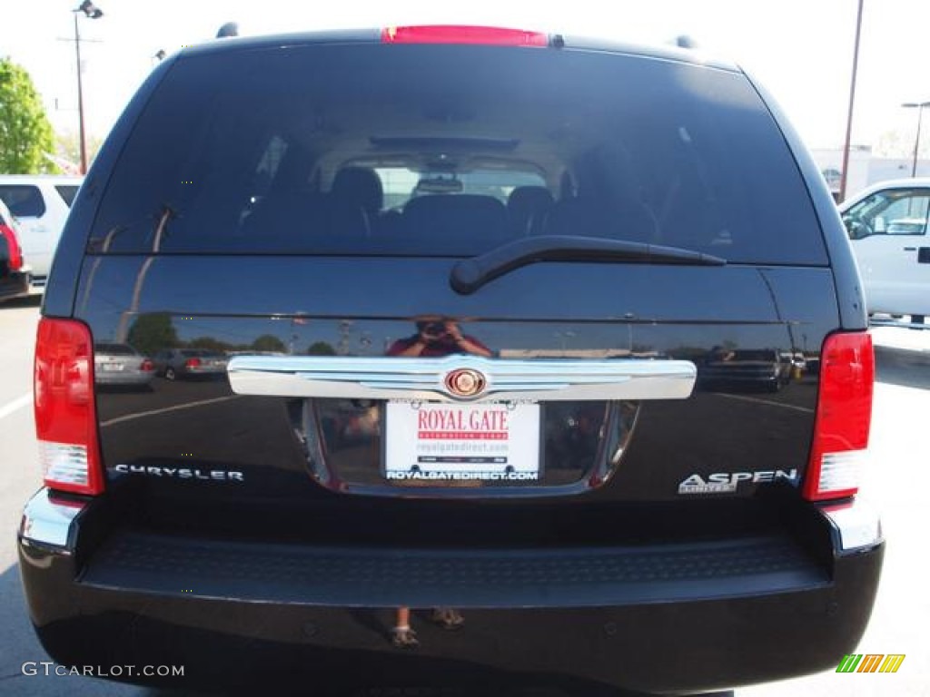 2009 Brilliant Black Crystal Pearl Chrysler Aspen Limited