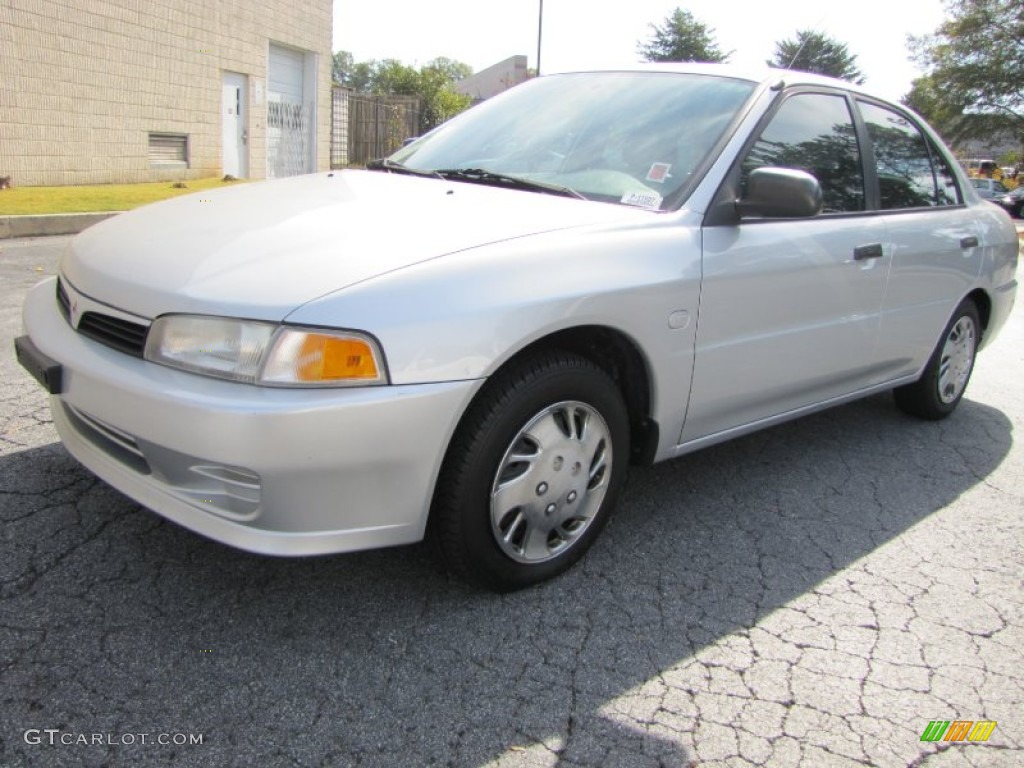 2001 Mirage ES Sedan - Munich Silver Metallic / Gray photo #1